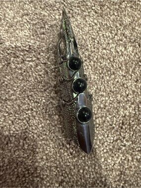 Black Metallic Reptile Claw Decoration for Reptile Habitats